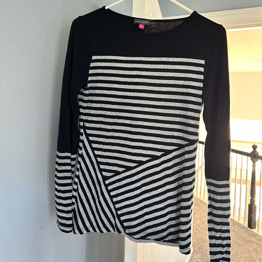 Vince Camuto Black‎ and Gray Geometric Striped Long Sleeve Top
